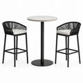 Conjunto de bar con mesa redonda y sillas altas de metal negro y cuerda
